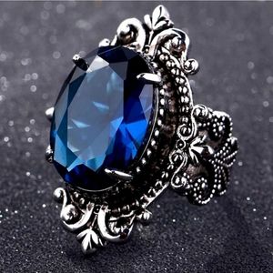 Exquisite Vintage Blue Gem Ring